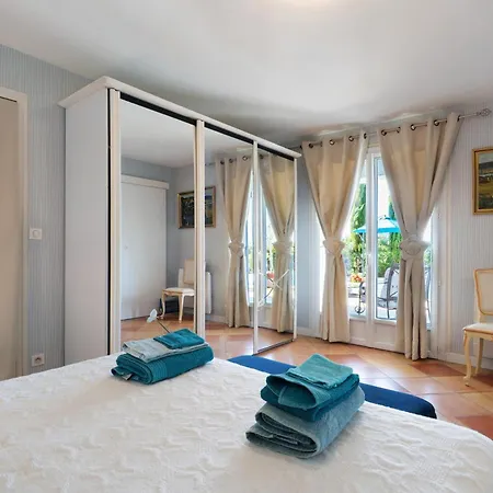 Maison Bleu Perigord